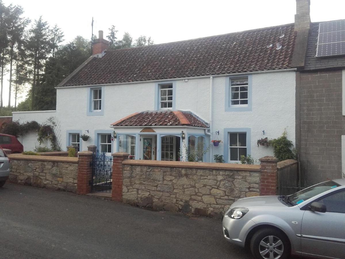 Relax In A 1 Bedroom Apartment Near A Country Pub Eyemouth Exterior photo